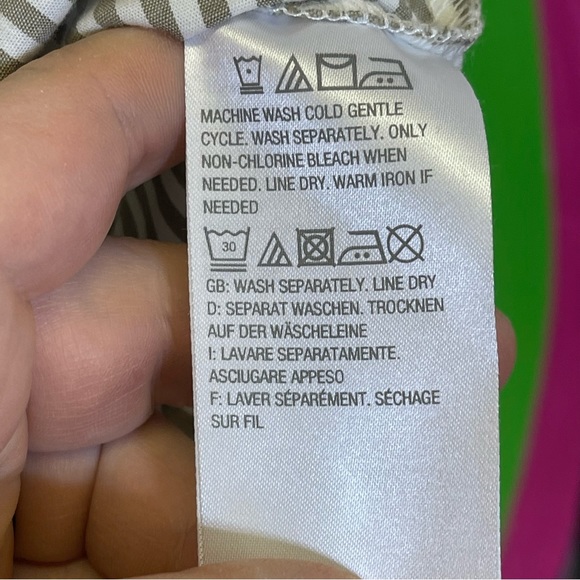 Linea, Striped with Floral Embroidery Details. Size Large. Excellent condition! - Picture 4 of 6